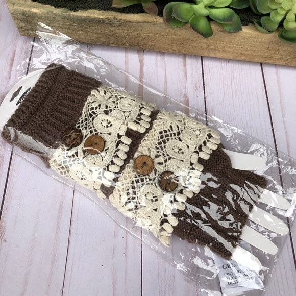 Accessories - NWT brown with cream lace open finger gloves